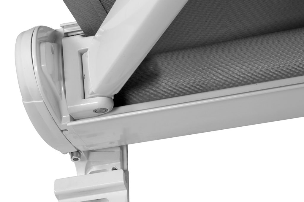 Tokozott napellenző kar és csukló mechanizmus