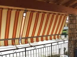 Balkon napellenző karos változat erkélyen